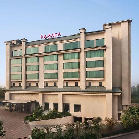 Hotel Ramada By Wyndham New Delhi Pitampura Extérieur photo
