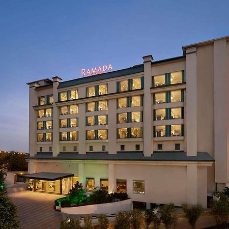 Hotel Ramada By Wyndham New Delhi Pitampura Extérieur photo