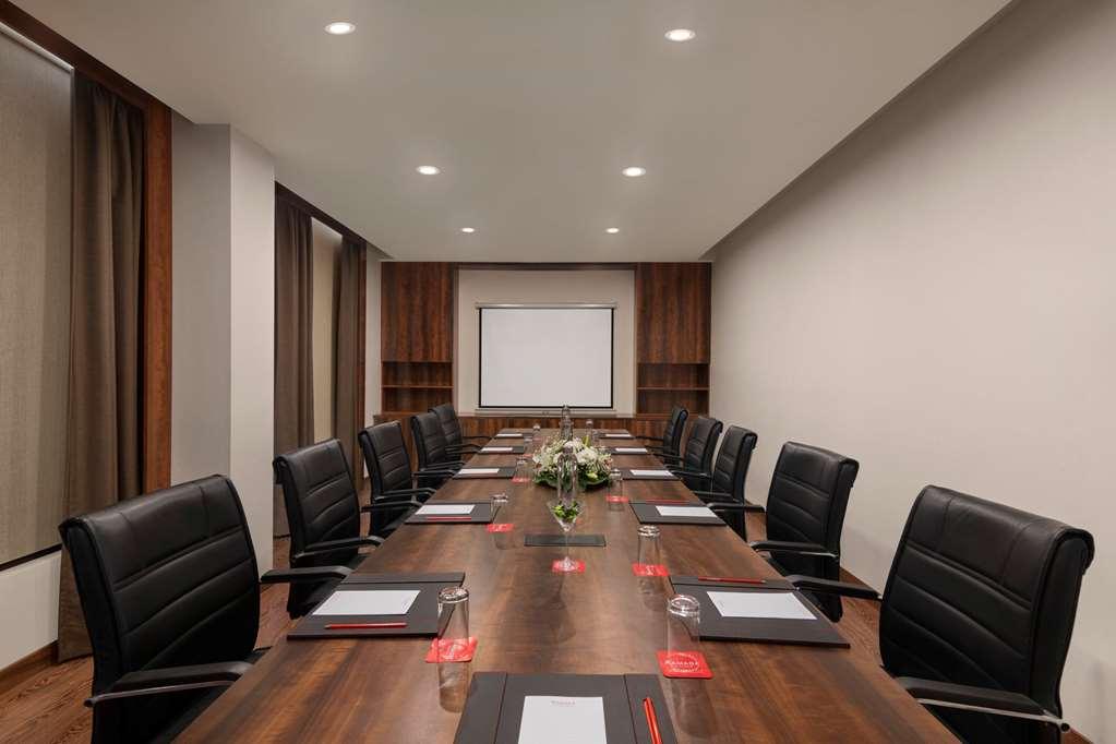 Hotel Ramada By Wyndham New Delhi Pitampura Facilités photo