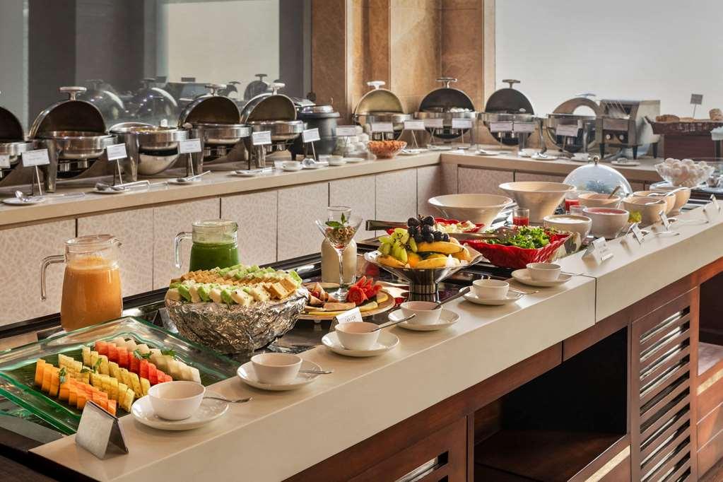 Hotel Ramada By Wyndham New Delhi Pitampura Restaurant photo