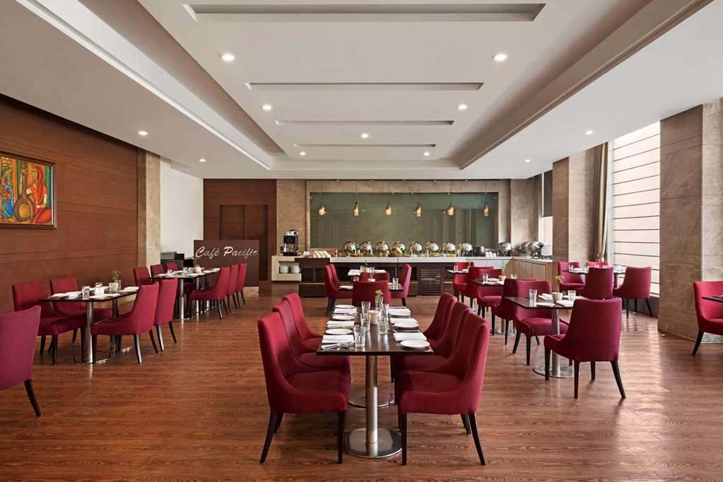 Hotel Ramada By Wyndham New Delhi Pitampura Restaurant photo