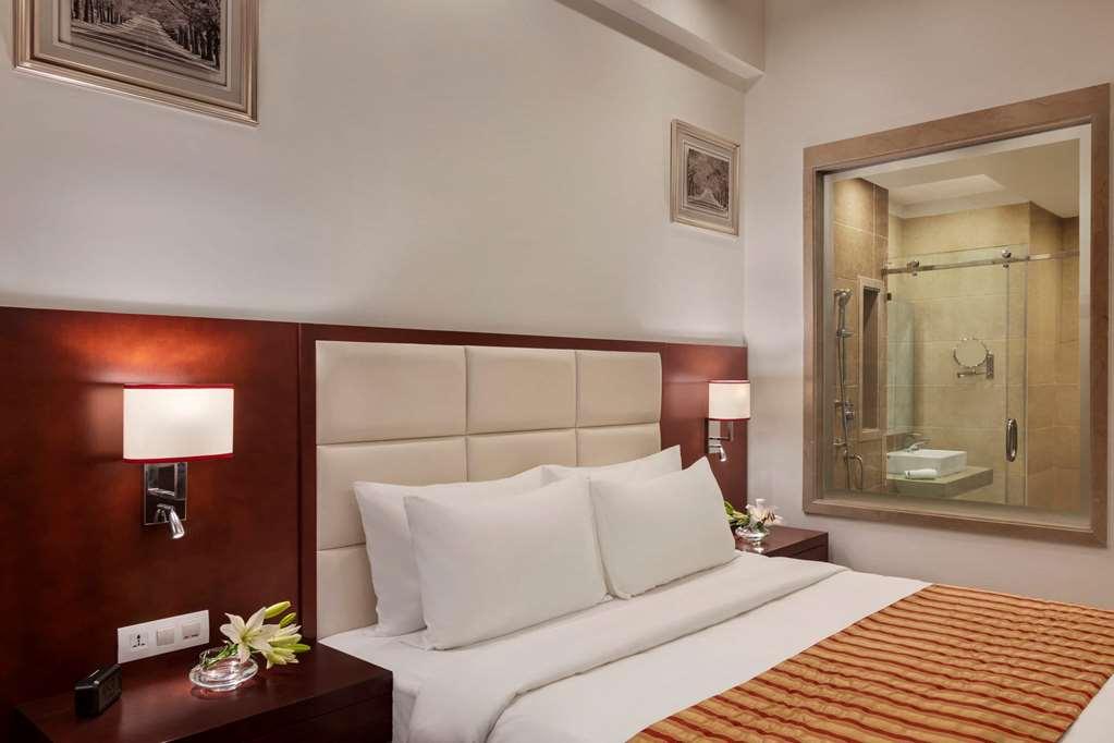 Hotel Ramada By Wyndham New Delhi Pitampura Chambre photo