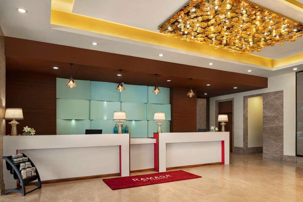 Hotel Ramada By Wyndham New Delhi Pitampura Extérieur photo